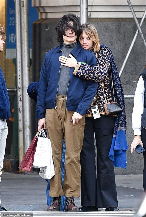 maya hawke partner|Maya Hawke packs on the PDA with her new boyfriend Spencer。